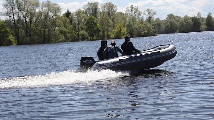 Азимут Cyclone 455  втроем 25 л.с.